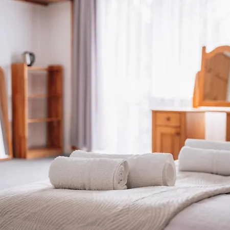 Dom wakacyjny Noclegi Faryny *